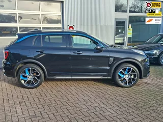 Lynk & Co 01 1.5 Plug-In Panodak CarpLay Black