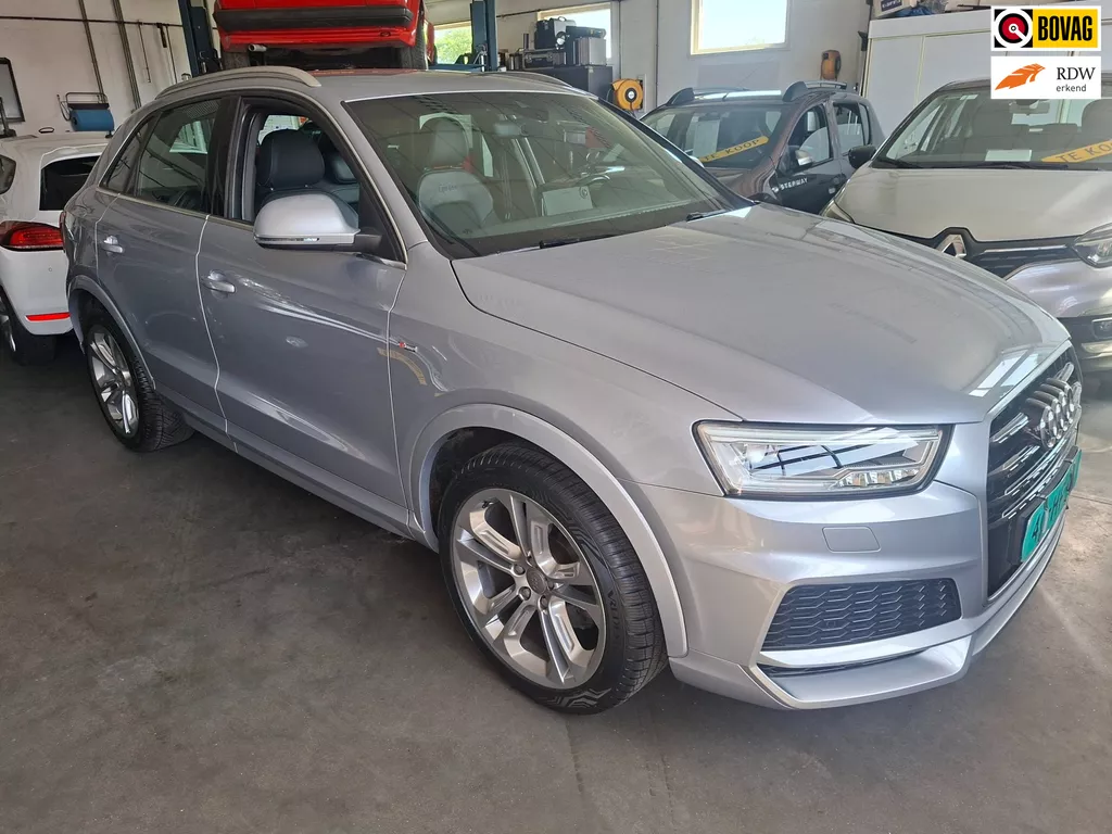 Audi Q3 2.0 TFSI quattro S-Line Trekhaak Camera Side Assist Leren int.